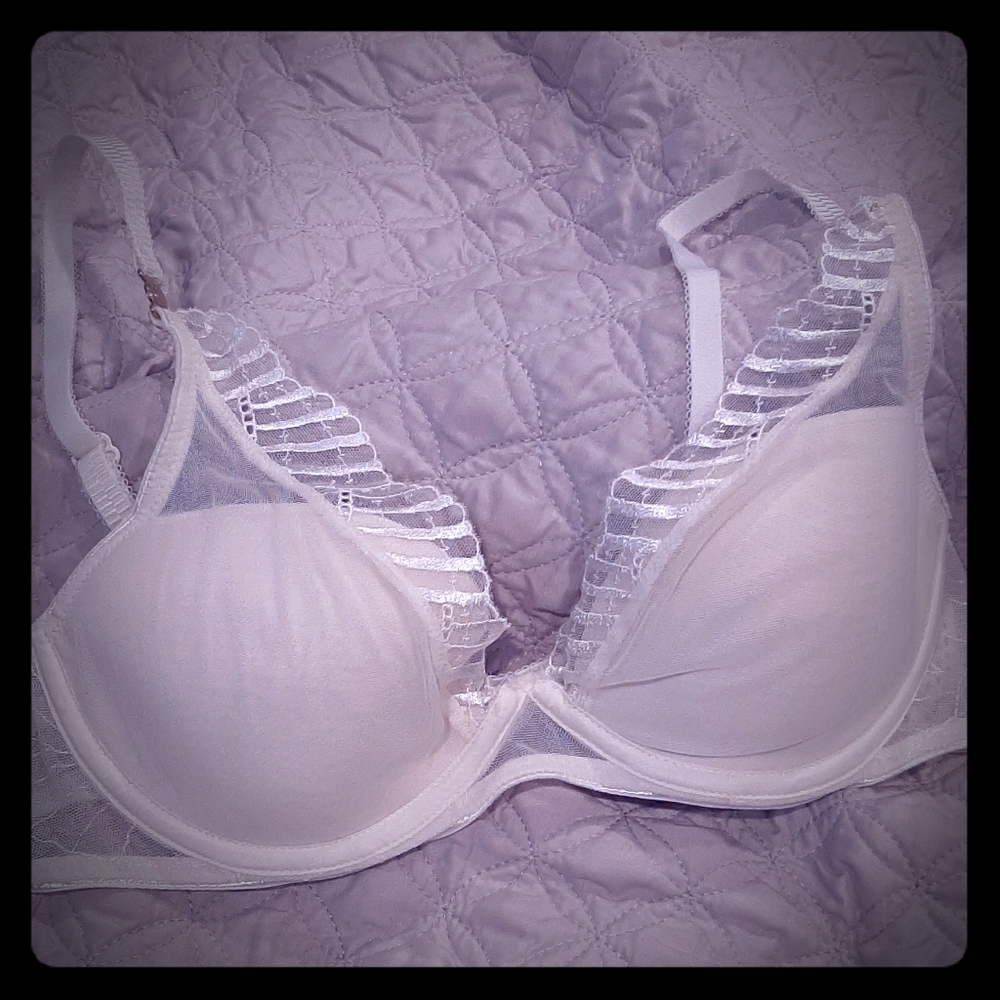 Chantelle bra